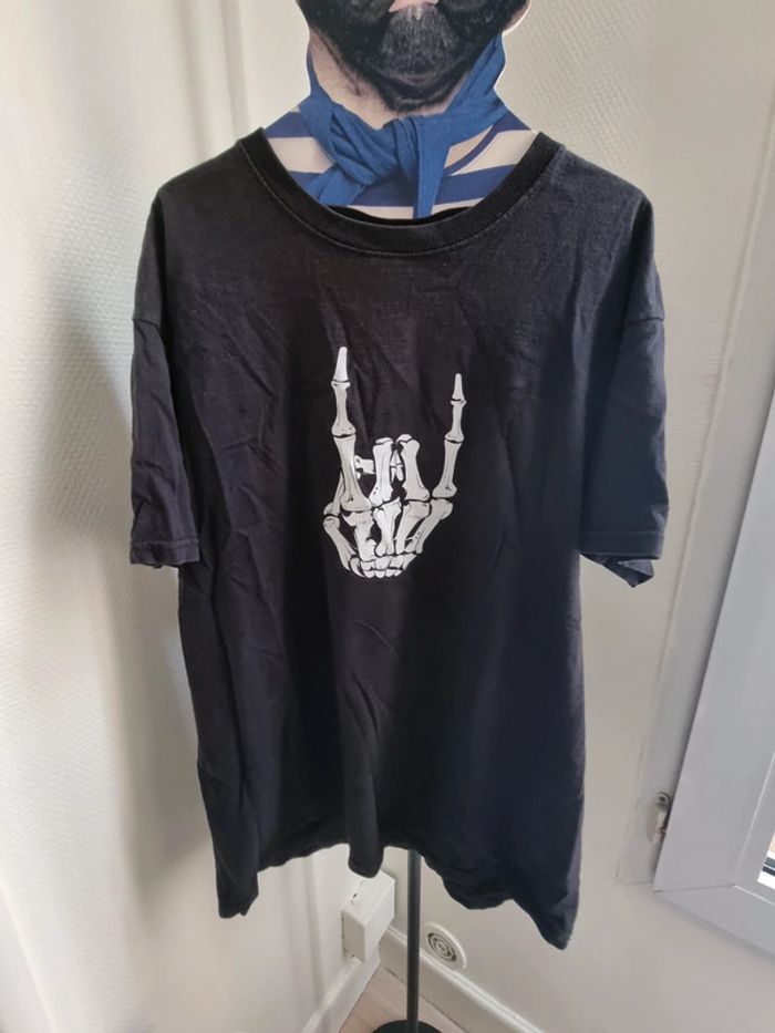 Tee shirt main rock