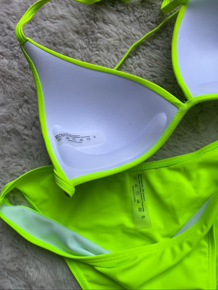 Bikini jaune fluo - photo numéro 3