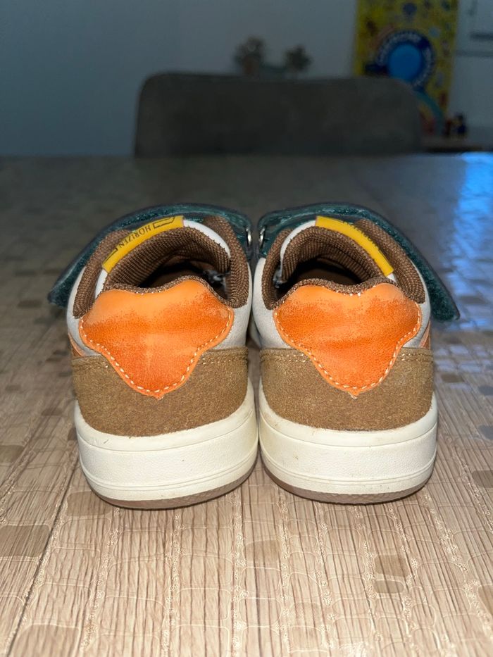 Baskets taille 24 - photo numéro 2