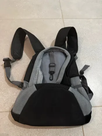 Sac à dos noir et gris, très bon état, 30x30cm