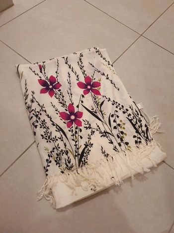 Foulard à fleurs