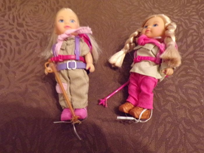 Lot 2 petites poupée
