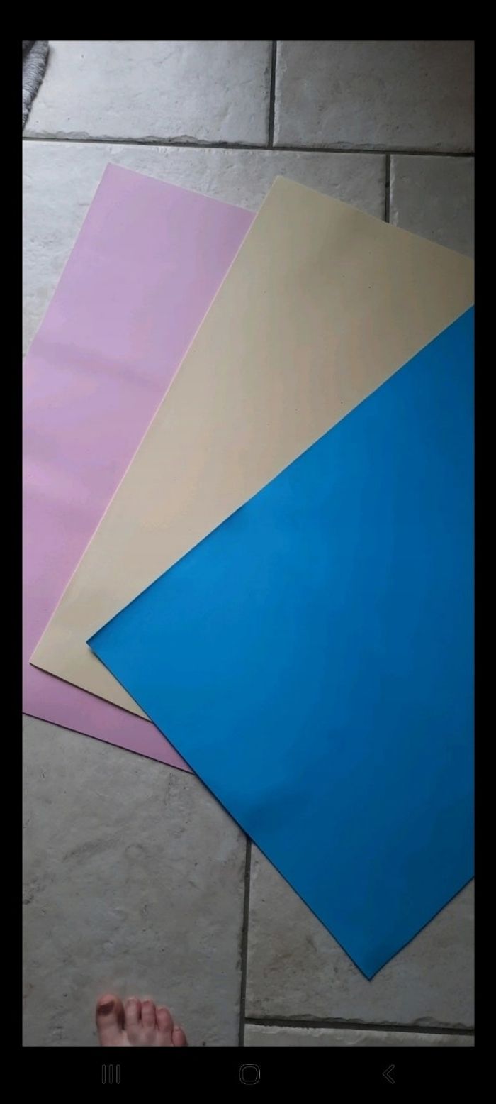 Grande feuille de mousse au choix bleu. Rose claire jaune / beige