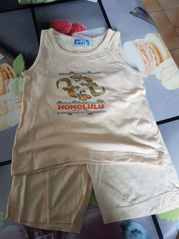 Ensemble 2 pièces. 4 ans.