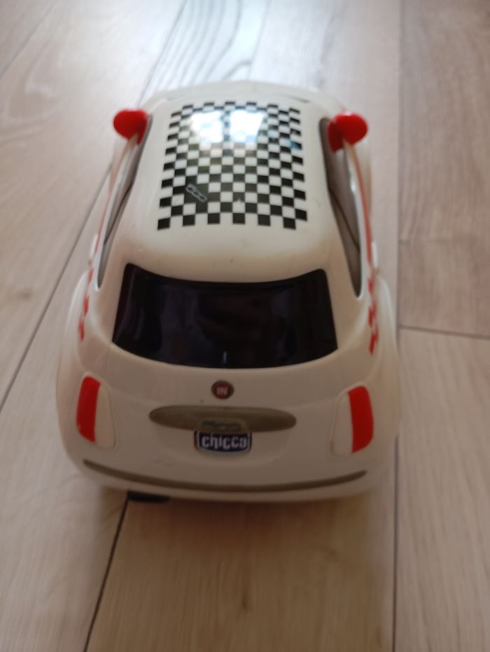 Voiture télécommandée - photo numéro 2
