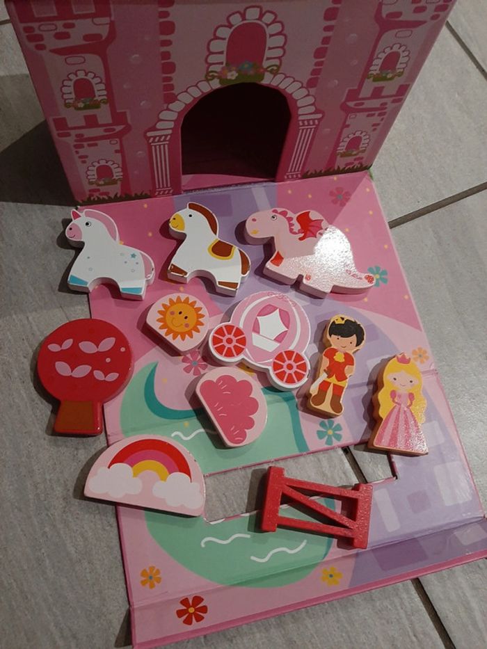 Valise château de princesse - photo numéro 3