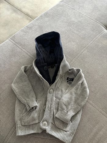 Gilet à capuche bébé