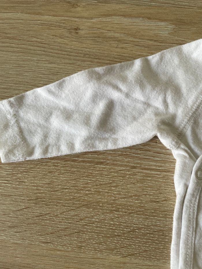 Bodies bébé 1 mois - photo numéro 4