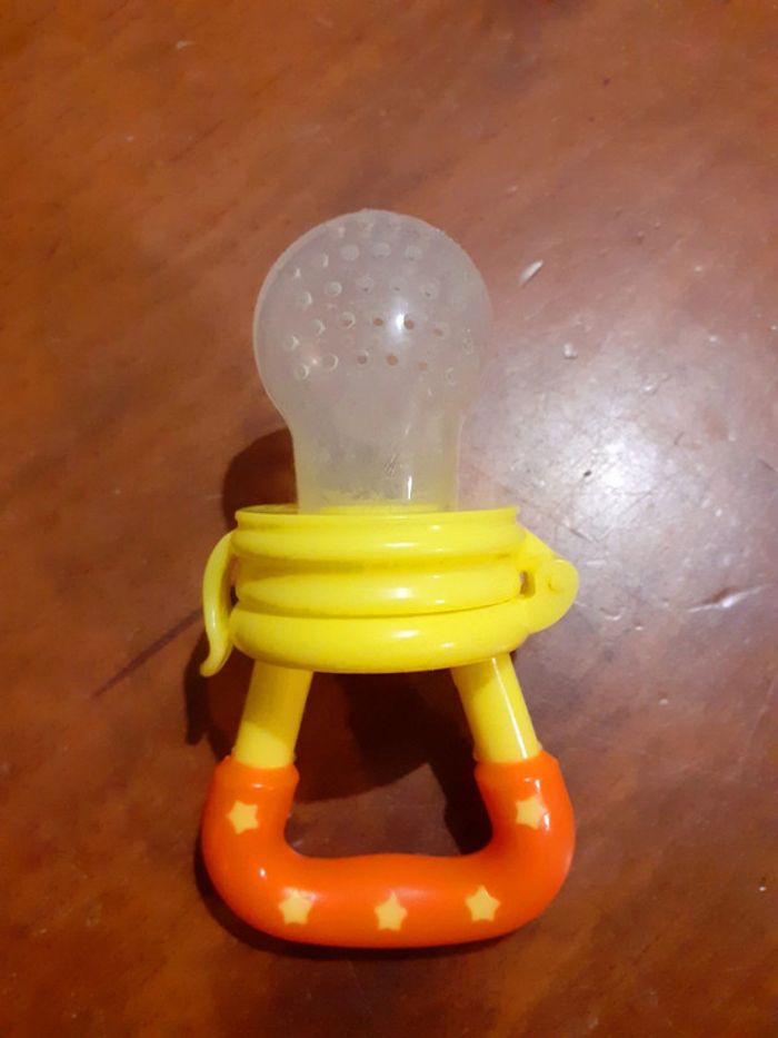 Tétine grignoteuse à fruits