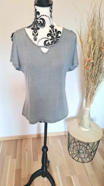 Jolie blouse femme à épaules dénudées taille 40