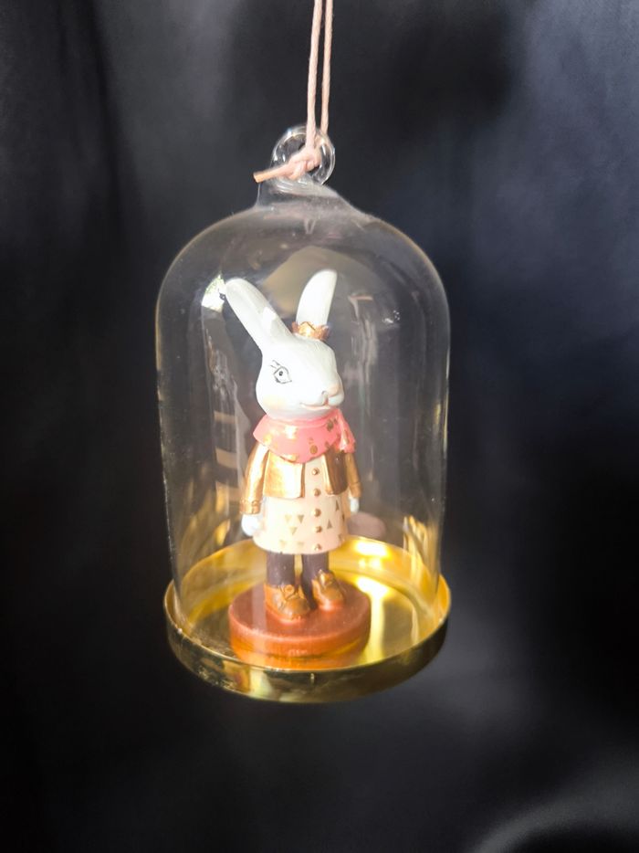 Petite lapine sous cloche en verre décoration Noël collector. Neuf