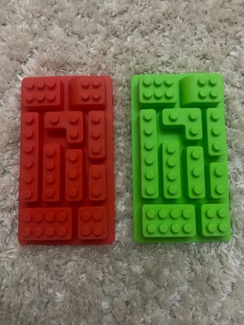 Moules gâteau, chocolat, bonbons… Lego