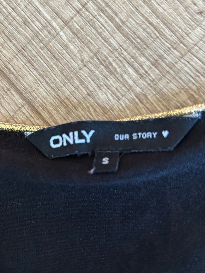 Blouse imprimée satinée à manches longues Only taille S jamais portée - photo numéro 9
