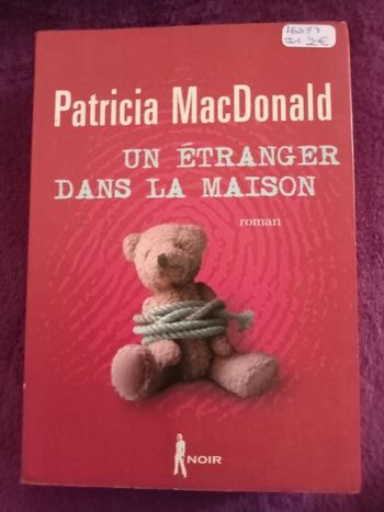 Livre un étranger dans la maison
