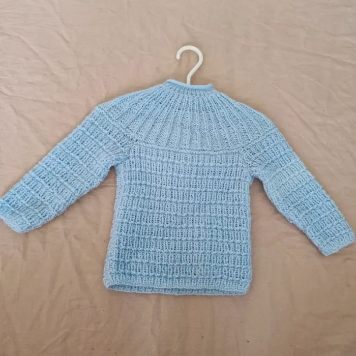 Pull fait main naissance