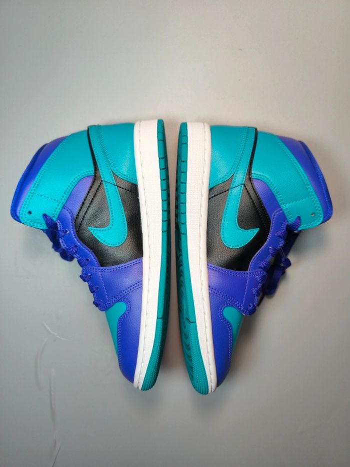 Baskets Jordan one mid black grape violette pointure 37.5 neuves avec boîte - photo numéro 3