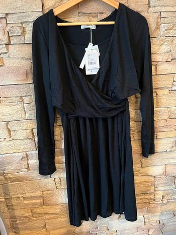 Robe noire avec étiquette 42-44 Colline