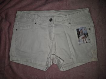 Short blanc neuf