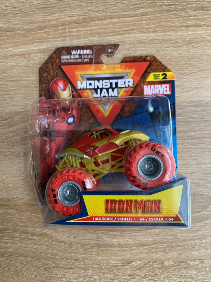 Lot monster jam neuf