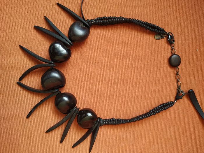 Collier noir No Time