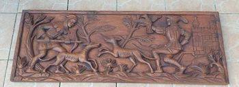 Beau tableau en bois en relief représentant une chasse à courre