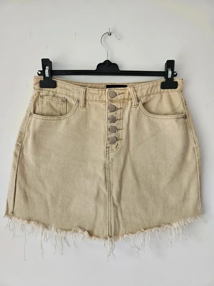 Mini-jupe beige destroy Pretty Little Thing taille 38/M