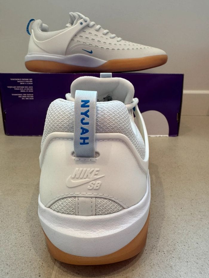 📢 À vendre : Nike SB Zoom Nyjah 3 “Summit White/Photo Blue” (DV7896-100) 📢 - photo numéro 7
