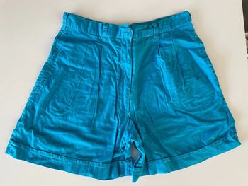 Short bleu