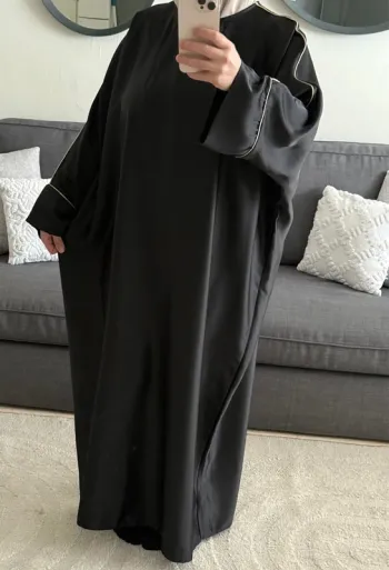 Abaya noire satinée