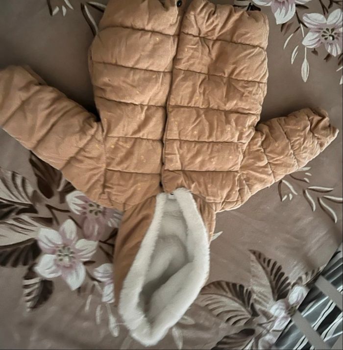 Manteau avec fourrure blanche à l’intérieur porté 2 fois