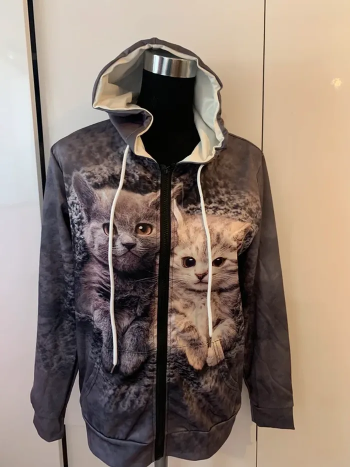 Sweat leger  zippe a capuche chat taille 36