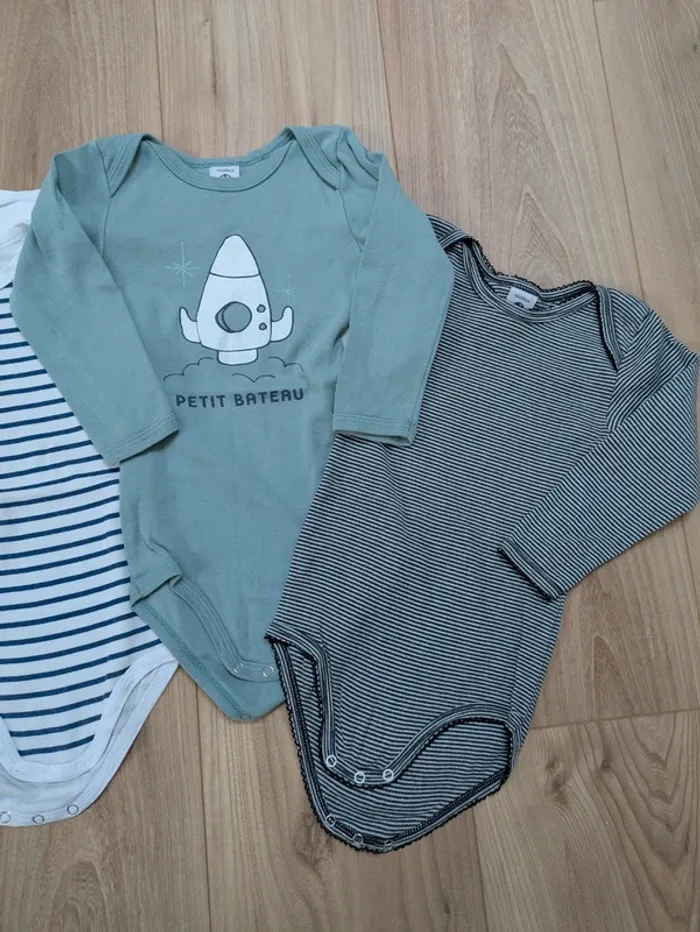Lot de 4 bodies Petit Bateau 24 mois - photo numéro 3