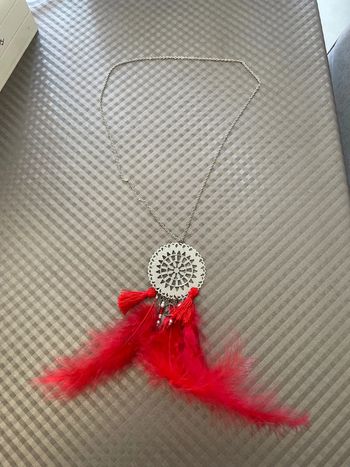 Collier plume rouge