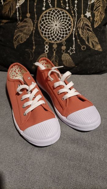 Basket basses à lacets neuves