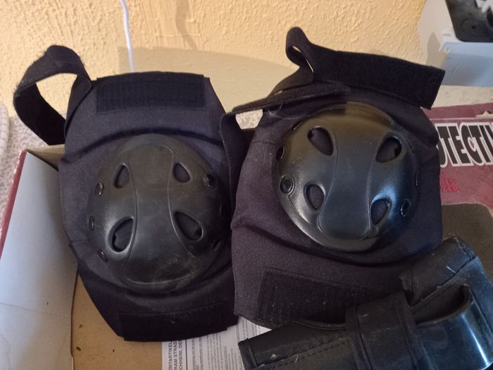 Genouillères et protege poignet - photo numéro 2