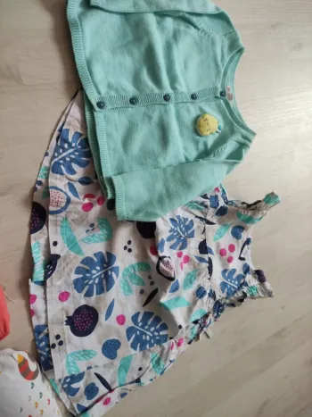 Ensemble du pareil au même 12 mois en très bon état robe et son gilet