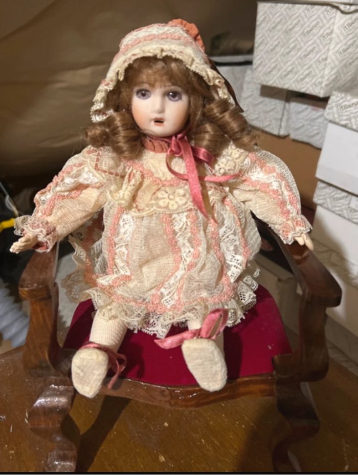 Poupée de collection Alice de Mundia (tête articulée et corps en bois)