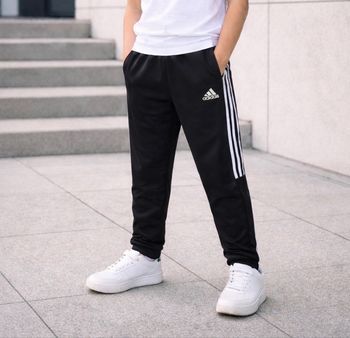 🔥 Jogging Adidas Enfant XS (32-34) Noir – 3 bandes – Coupe slim – Très bon état