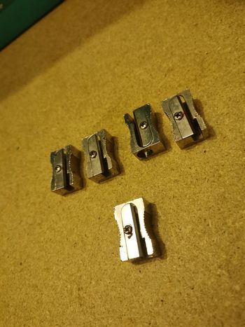 Lot taille crayon en métal x5