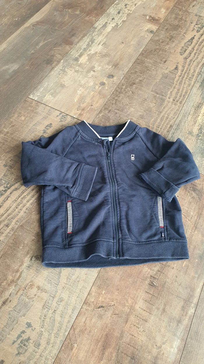 Gilet Obaïbi 18 mois en très bon état