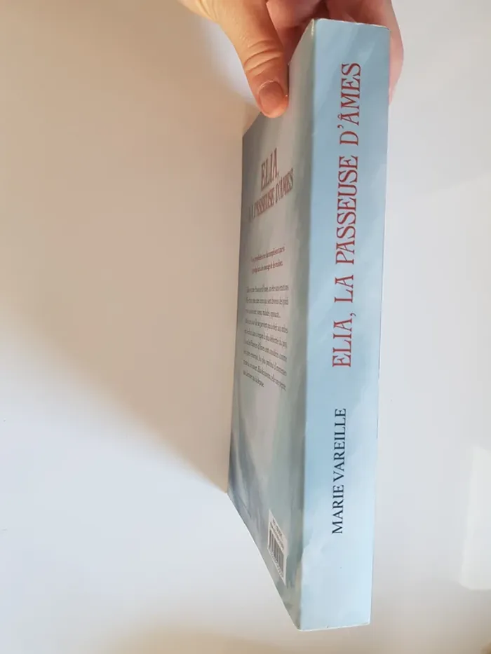 Marie Vareille (Auteur) Elia, la passeuse d'âmes - Tome 1 : Elia, la passeuse d'âmes - tome 1 - photo numéro 5