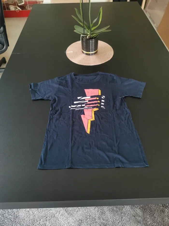 Tee-shirt taille M neuf