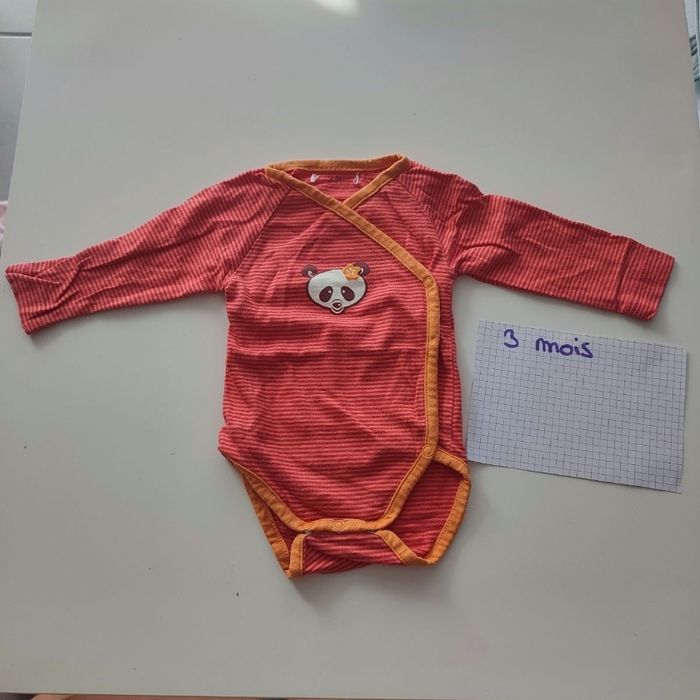 Lot bodies, T shirt manches longues , gilet 3 mois - photo numéro 5