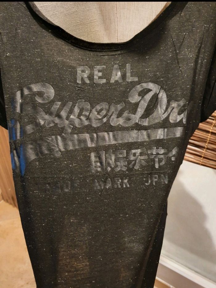 T shirt superdry taille m