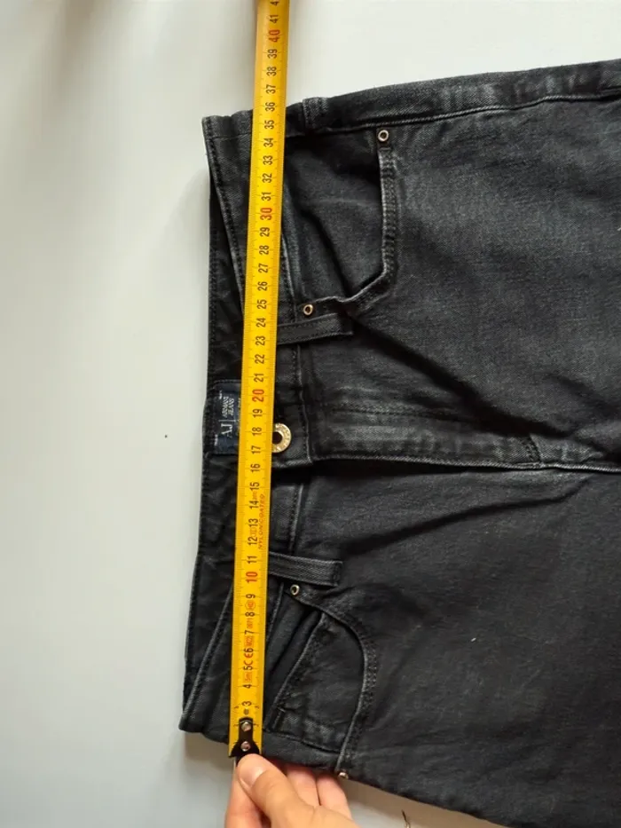 Jean mom noir Armani en très bon état taille 36 - photo numéro 13