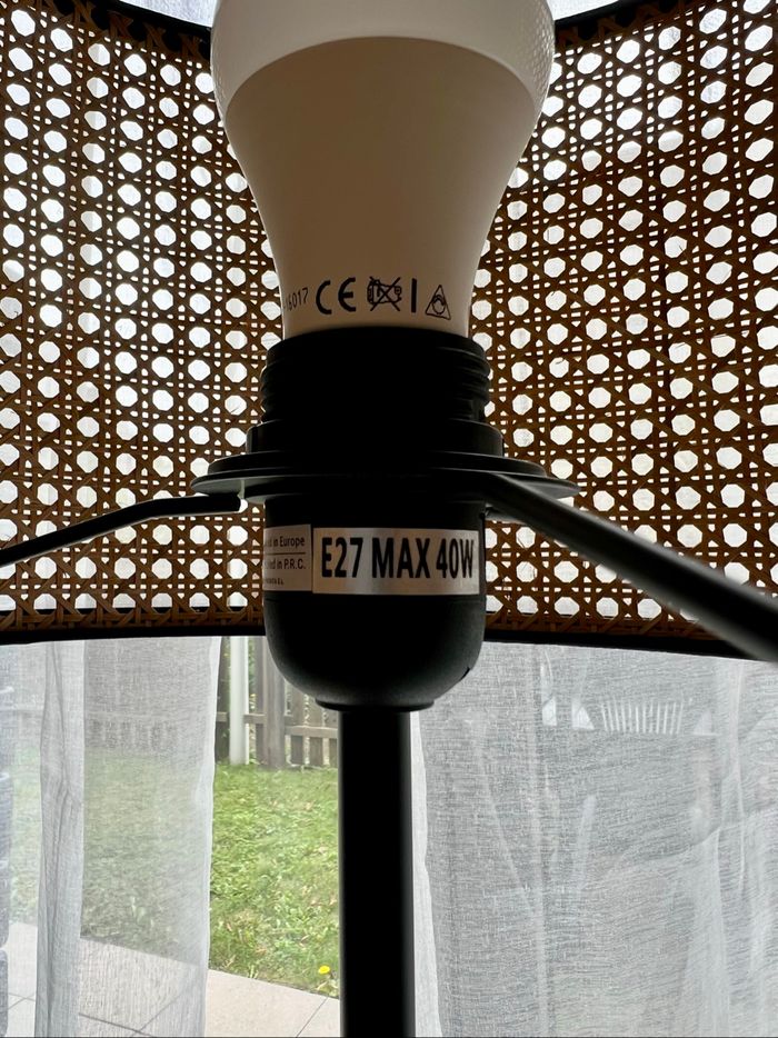 Lampadaire en cannage - photo numéro 3