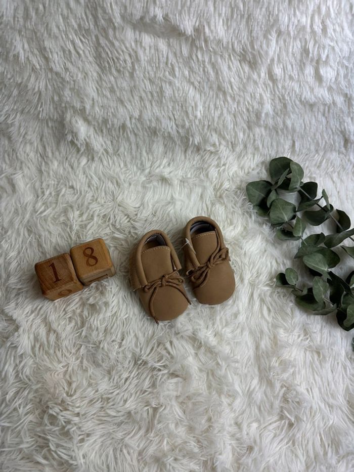 Paire de chaussure marron taille 18