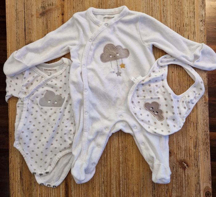 Ensemble pyjama, body et bavoir
