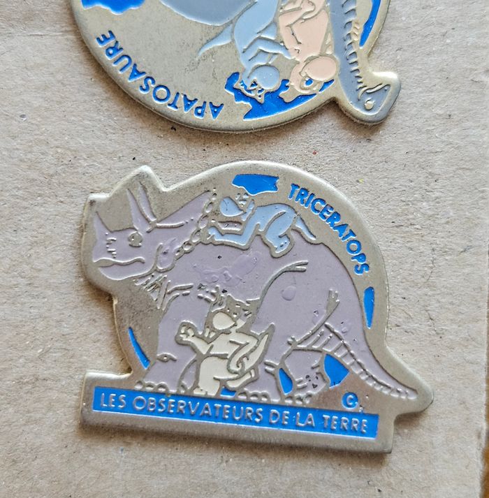 Lot de pin’s dinosaures - photo numéro 2