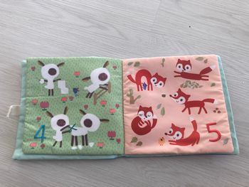 Livre tissu NEUF
